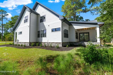 $850,000 | 613 Riverwood Drive Southeast, Bolivia, NC 28422