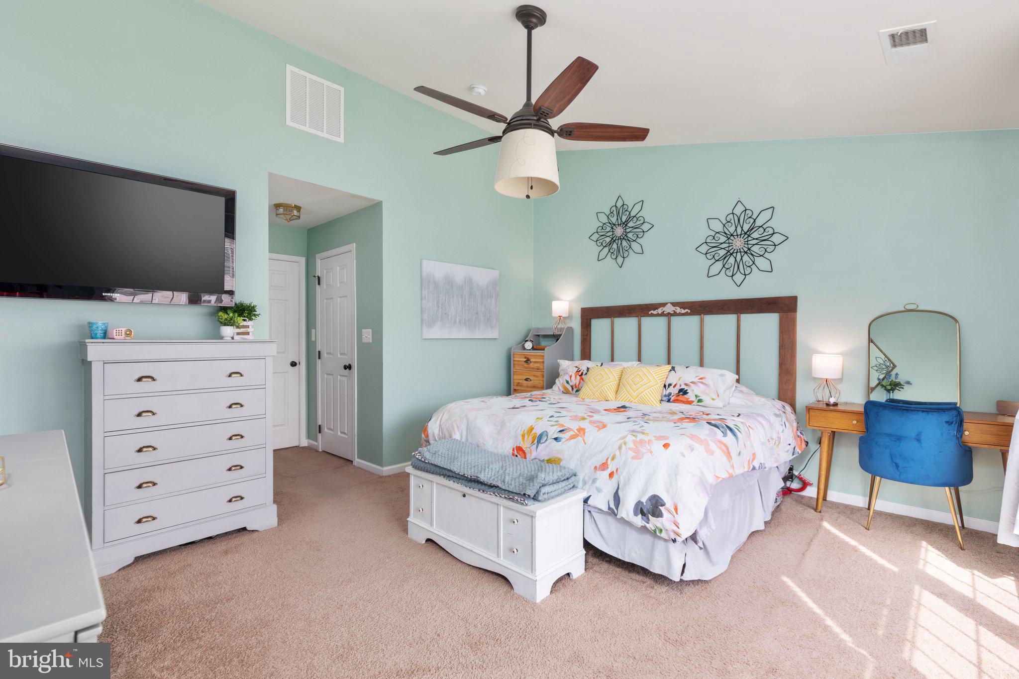 42606 Pine Forest Drive Chantilly, VA 20152 - Photo 13 of 24 Primary Bedroom