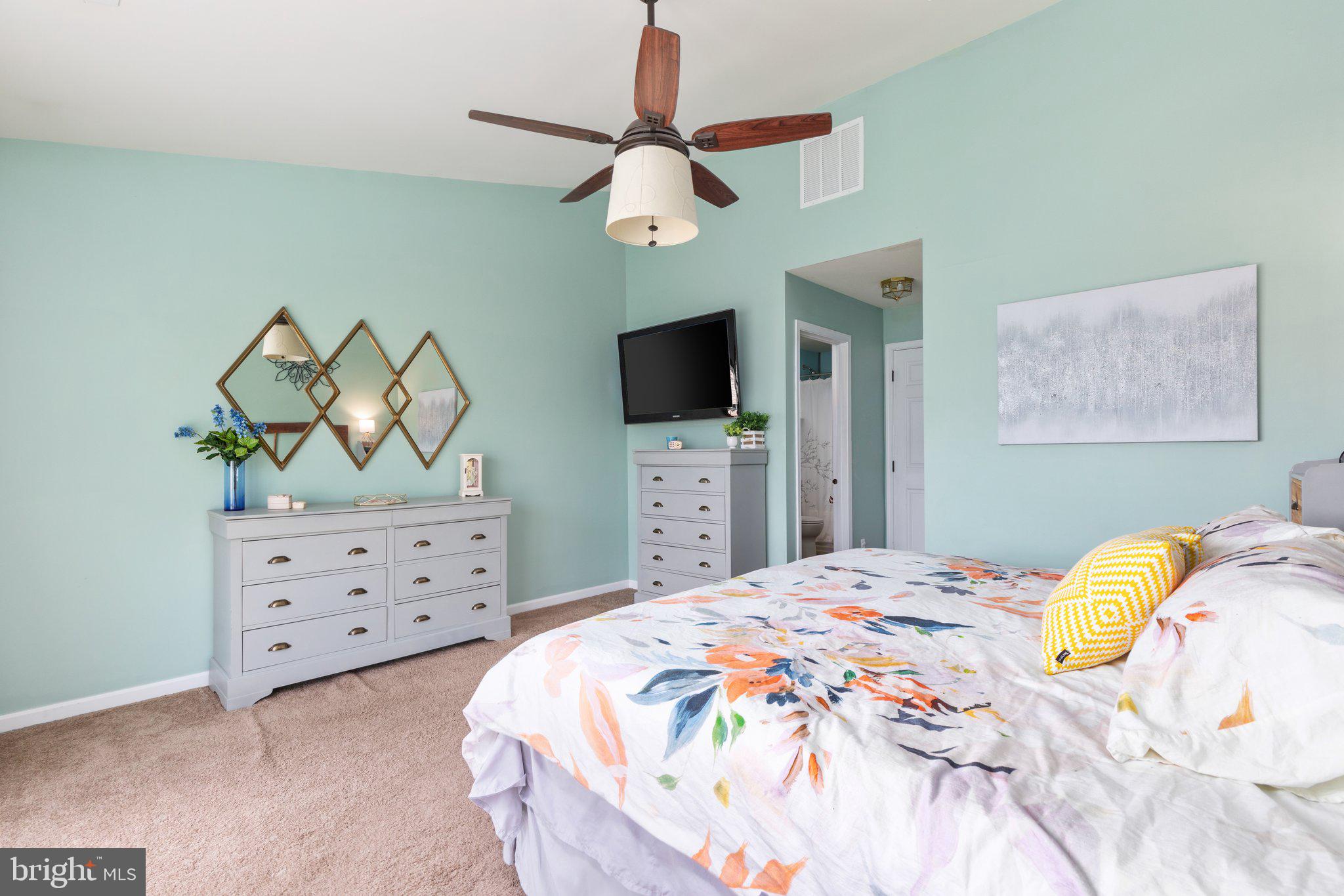 42606 Pine Forest Drive Chantilly, VA 20152 - Photo 14 of 24 Primary Bedroom