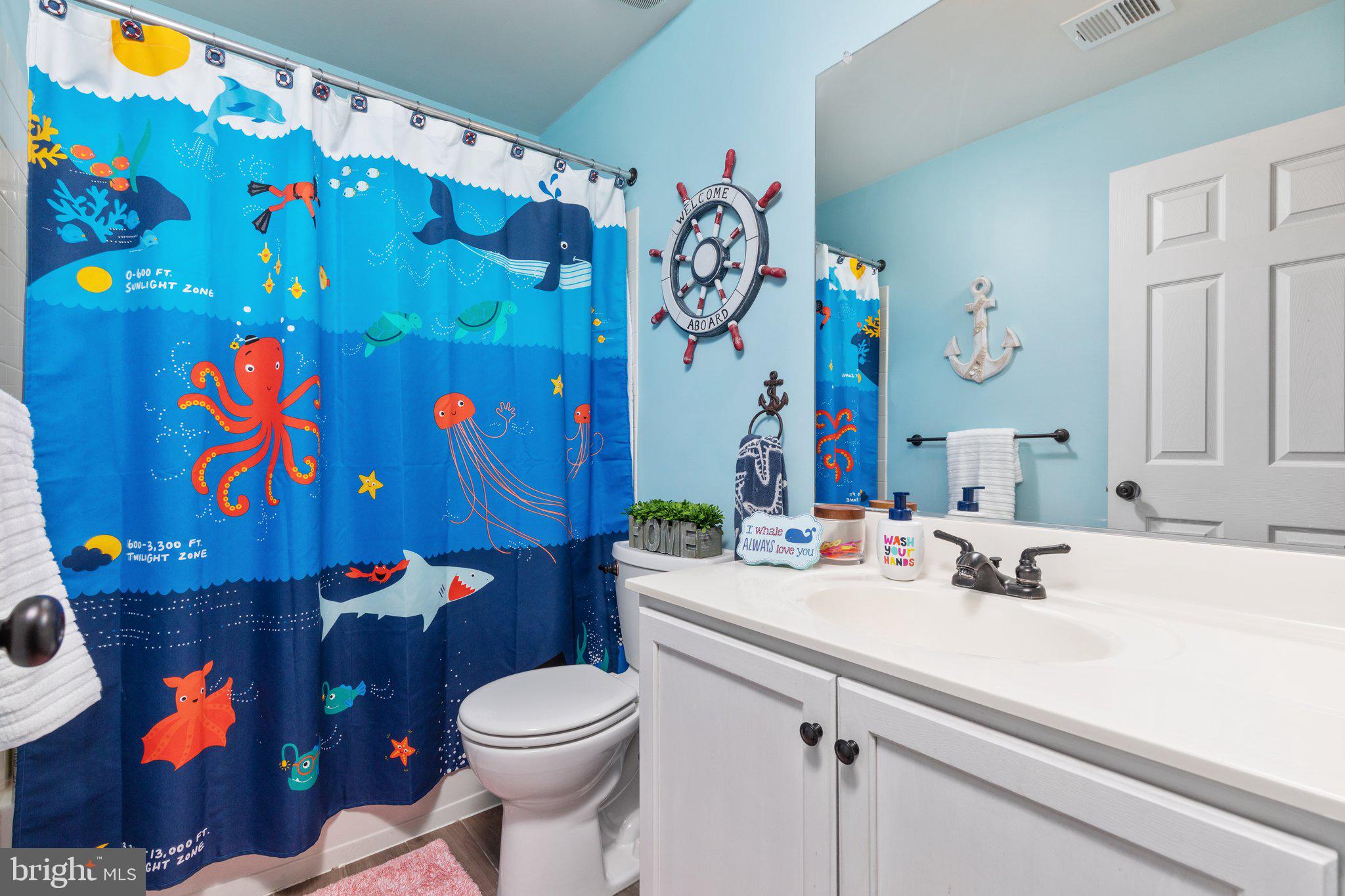 42606 Pine Forest Drive Chantilly, VA 20152 - Photo 18 of 24 Second Bathroom Upstairs