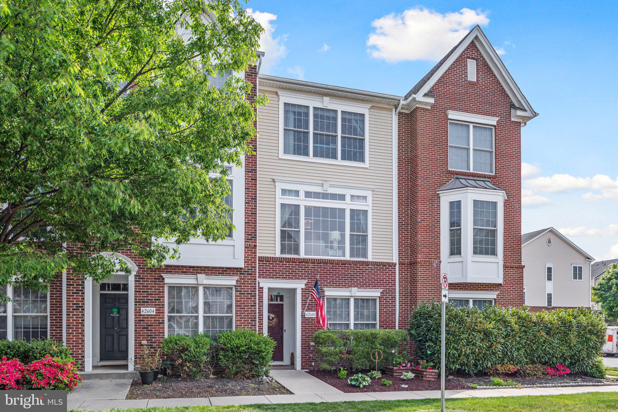 42606 Pine Forest Drive Chantilly, VA 20152 - Photo 2 of 24 Welcome Home!