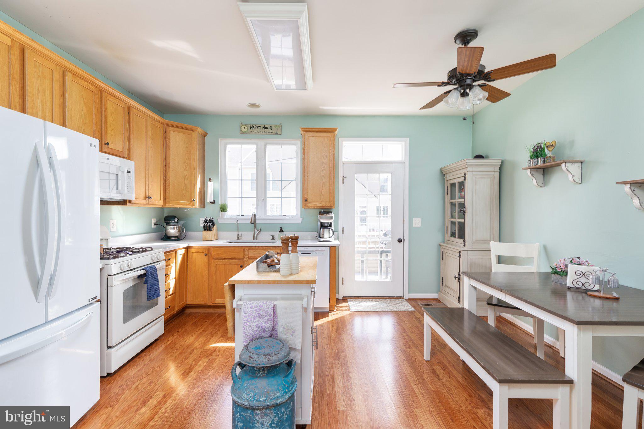 42606 Pine Forest Drive Chantilly, VA 20152 - Photo 4 of 24 Updated Appliances