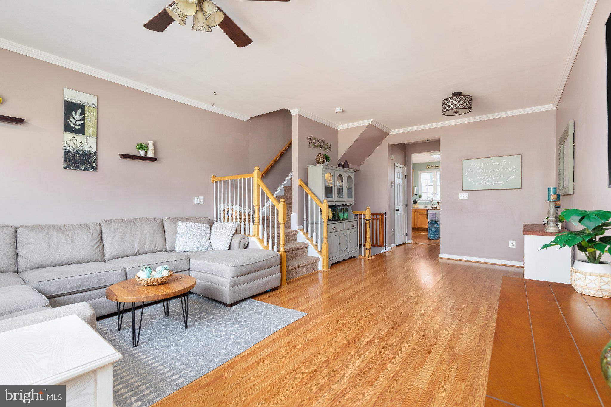 42606 Pine Forest Drive Chantilly, VA 20152 - Photo 7 of 24 Bright and Open