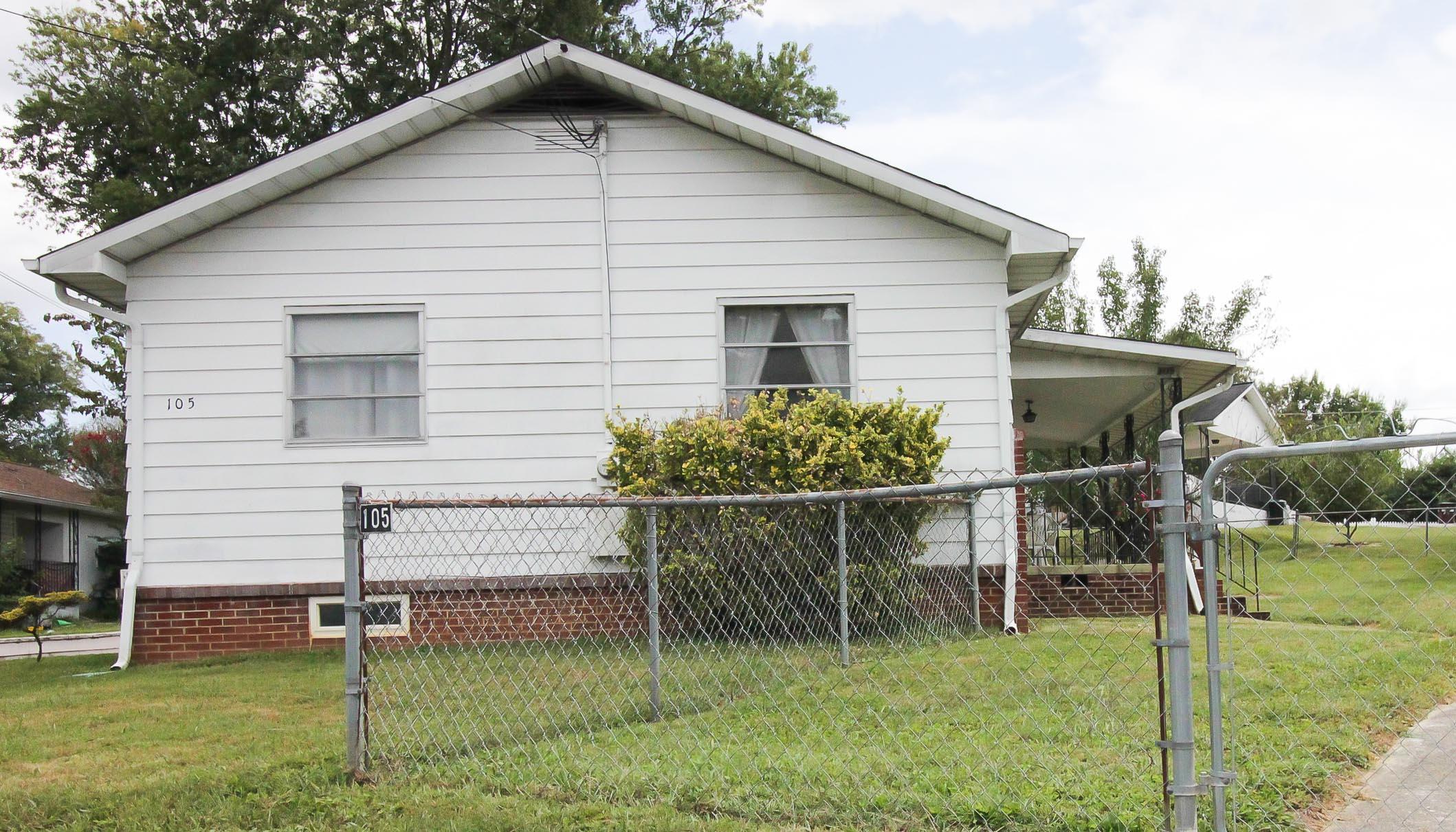 105 Viola Road Oak Ridge, TN 37830 - Photo 3 of 9 IMG_5949