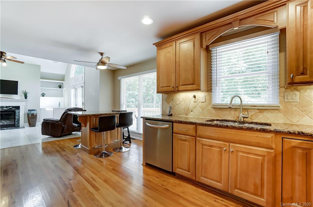 7072 Regatta Court Tega Cay, SC 29708 - Photo 9 of 32
