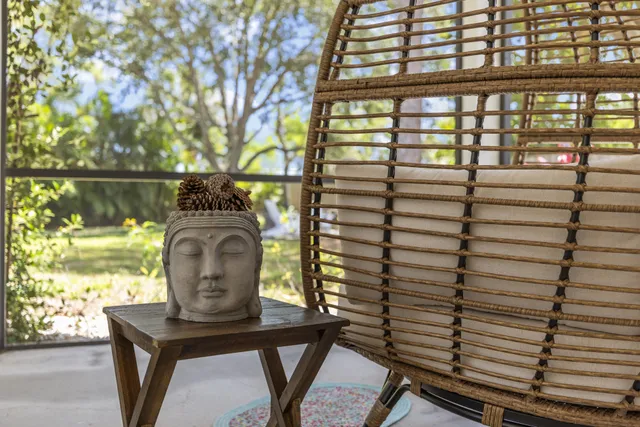 a view of entryway with a tree
