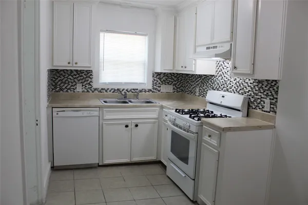 $1,195 | 229 Neyland Street, Unit B, Houston, TX 77022