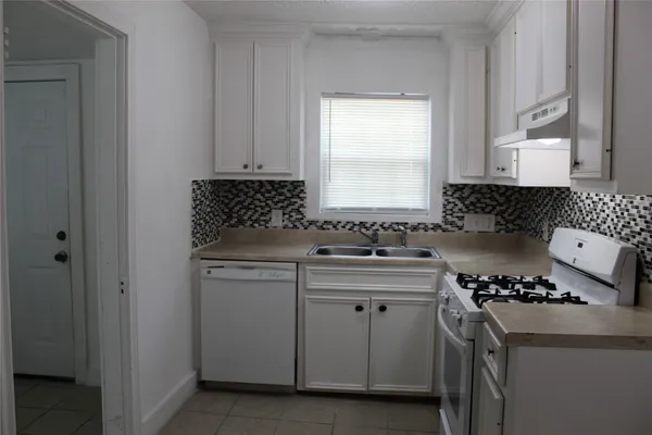$1,195 | 229 Neyland Street, Unit B, Houston, TX 77022