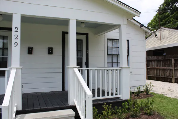 $1,195 | 229 Neyland Street, Unit B, Houston, TX 77022
