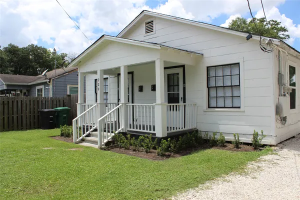 $1,195 | 229 Neyland Street, Unit B, Houston, TX 77022