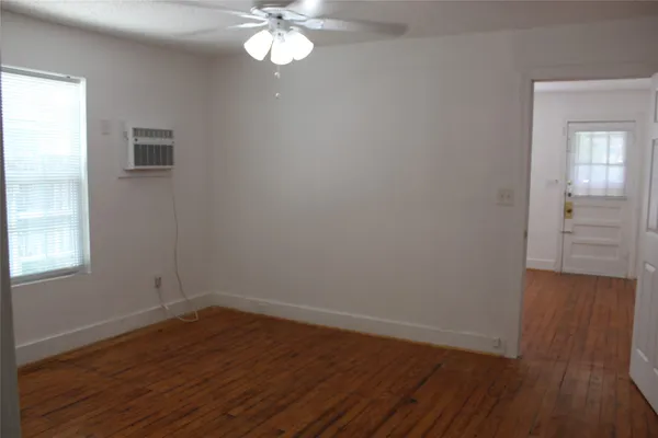 $1,195 | 229 Neyland Street, Unit B, Houston, TX 77022