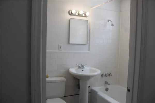 $1,195 | 229 Neyland Street, Unit B, Houston, TX 77022