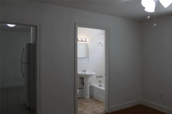 $1,195 | 229 Neyland Street, Unit B, Houston, TX 77022