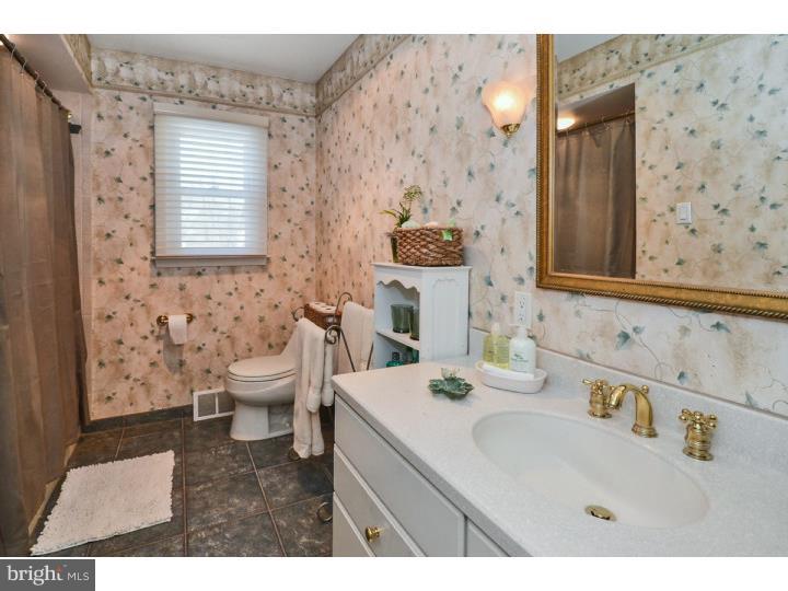 910 Roeloffs Road Yardley, PA 19067 - Photo 22 of 25 Bathroom