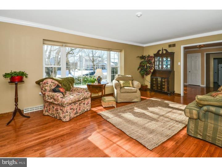 910 Roeloffs Road Yardley, PA 19067 - Photo 10 of 25 Living Room