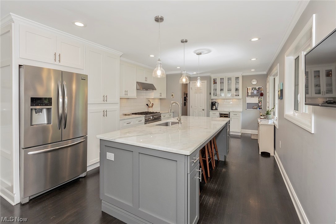 24101 Hazelmere Road Beachwood, OH 44122 - Photo 6 of 25 Large kitchen island with bonus seating.