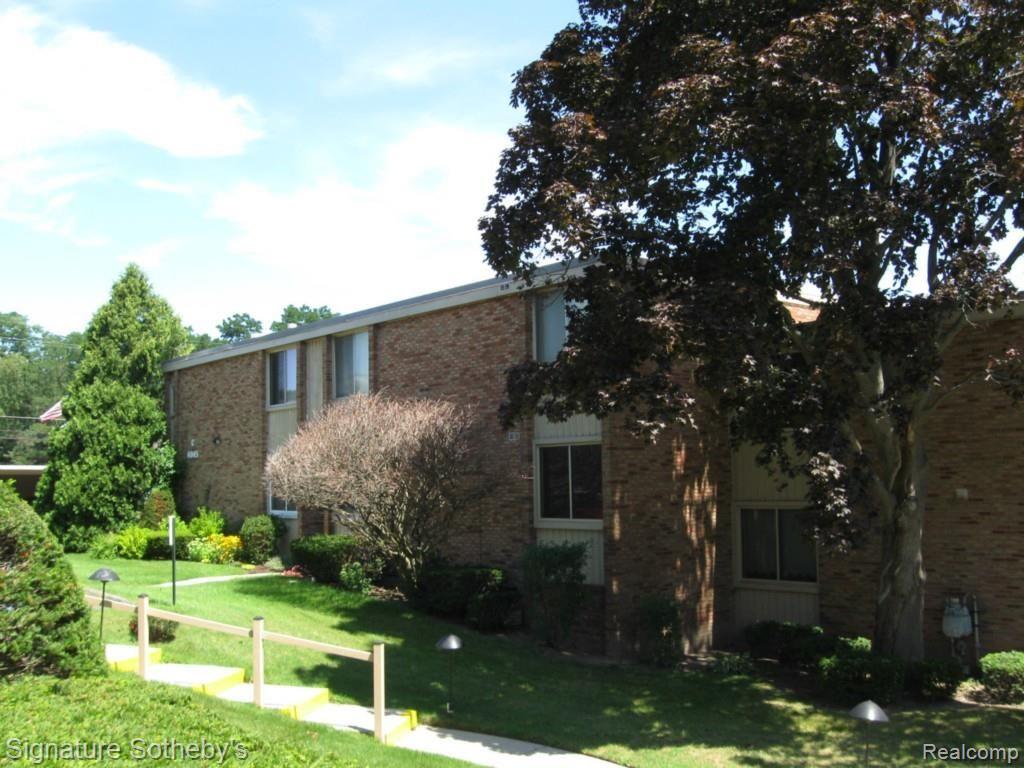 4045 West Maple Road Bloomfield Hills, MI 48301 - Photo 2 of 24