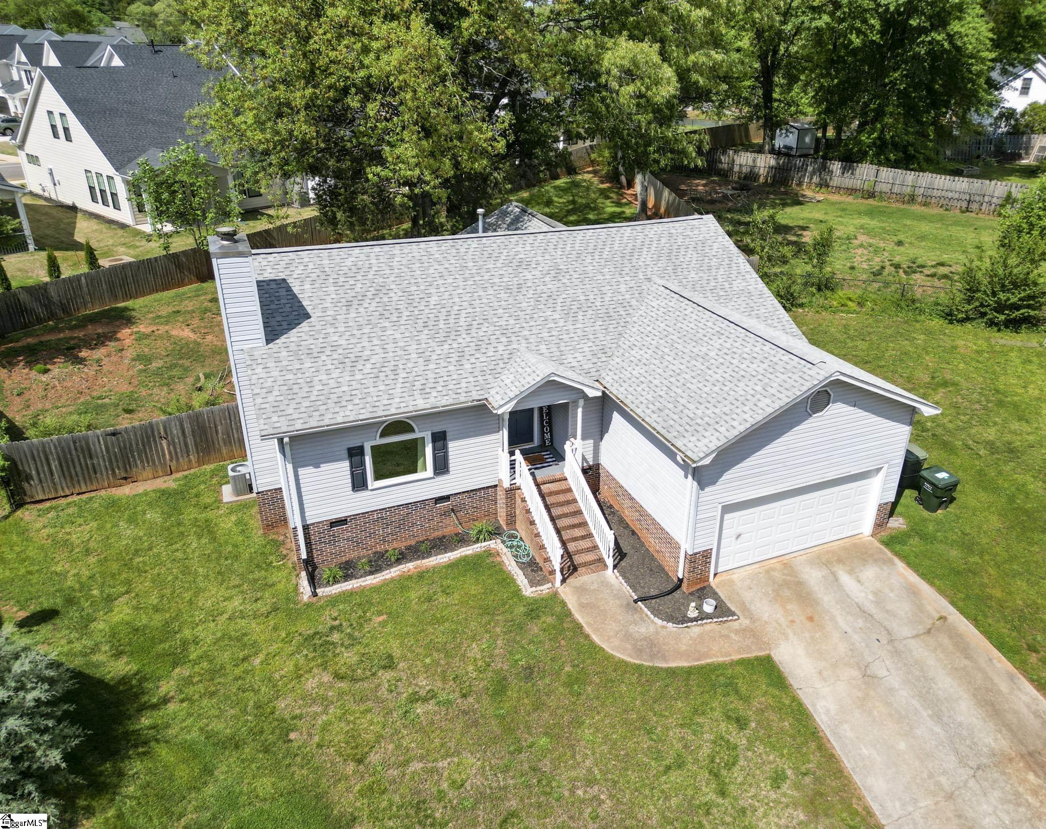 118 Cedar Ridge Lane Simpsonville, SC 29681 - Photo 4 of 31 Gallery Image 4