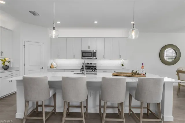 $624,900 | 21123 Verawood Loop, Estero, FL 33928