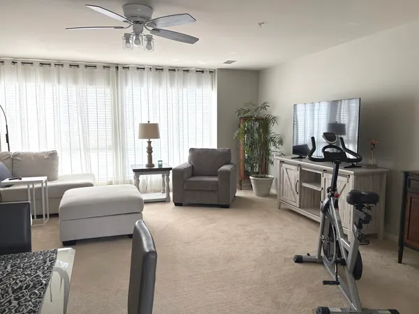 $325,000 | 669 Diamond Pointe Drive, Unit 669, Mundelein, IL 60060