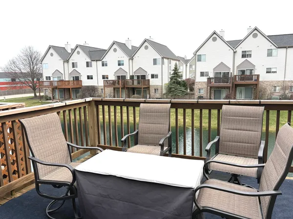 $325,000 | 669 Diamond Pointe Drive, Unit 669, Mundelein, IL 60060