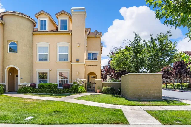 $388,000 | 5350 Dunlay Drive, Unit 116, Sacramento, CA 95835