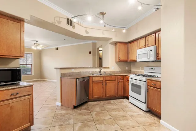 $388,000 | 5350 Dunlay Drive, Unit 116, Sacramento, CA 95835