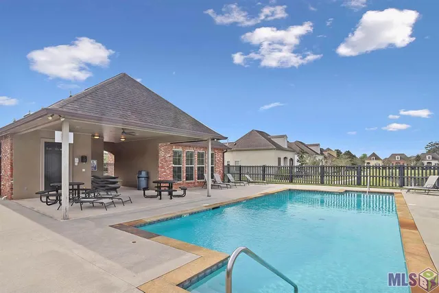 $2,300 | 14449 Royal Villa Drive, Baton Rouge, LA 70810