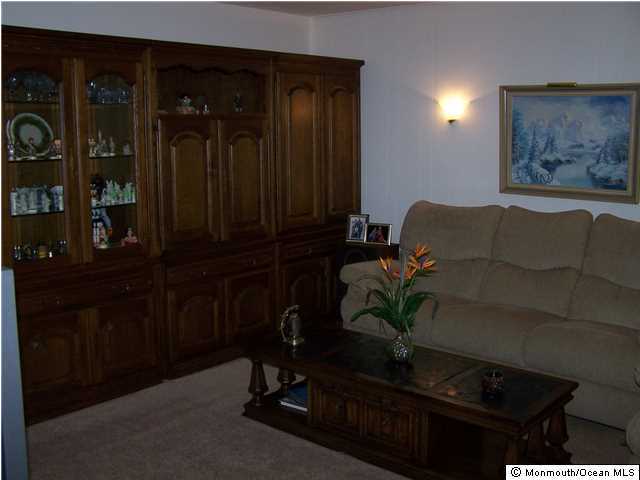 657 Thoroughfare Road Brick, NJ 08724 - Photo 15 of 23 a living room with furniture