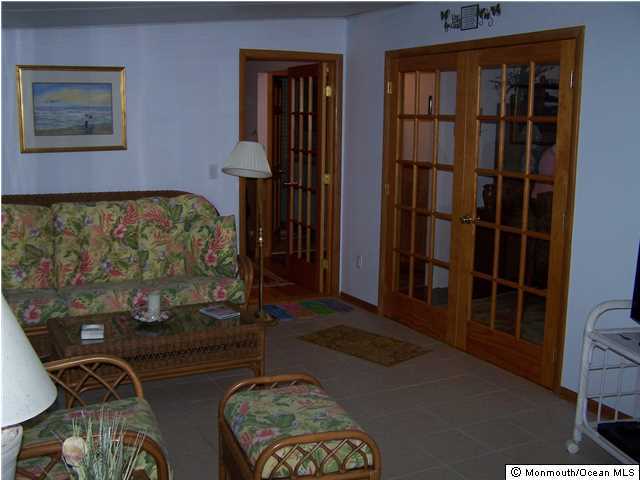 657 Thoroughfare Road Brick, NJ 08724 - Photo 10 of 23 a living room with furniture