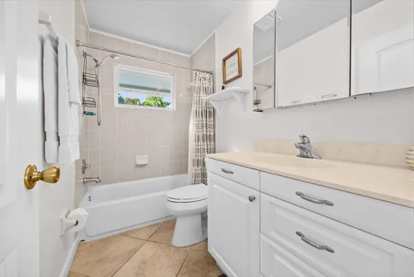 $3,600 | 1805 Plover Avenue, Fort Pierce, FL 34949