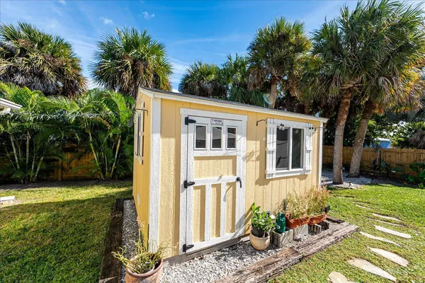 $3,600 | 1805 Plover Avenue, Fort Pierce, FL 34949