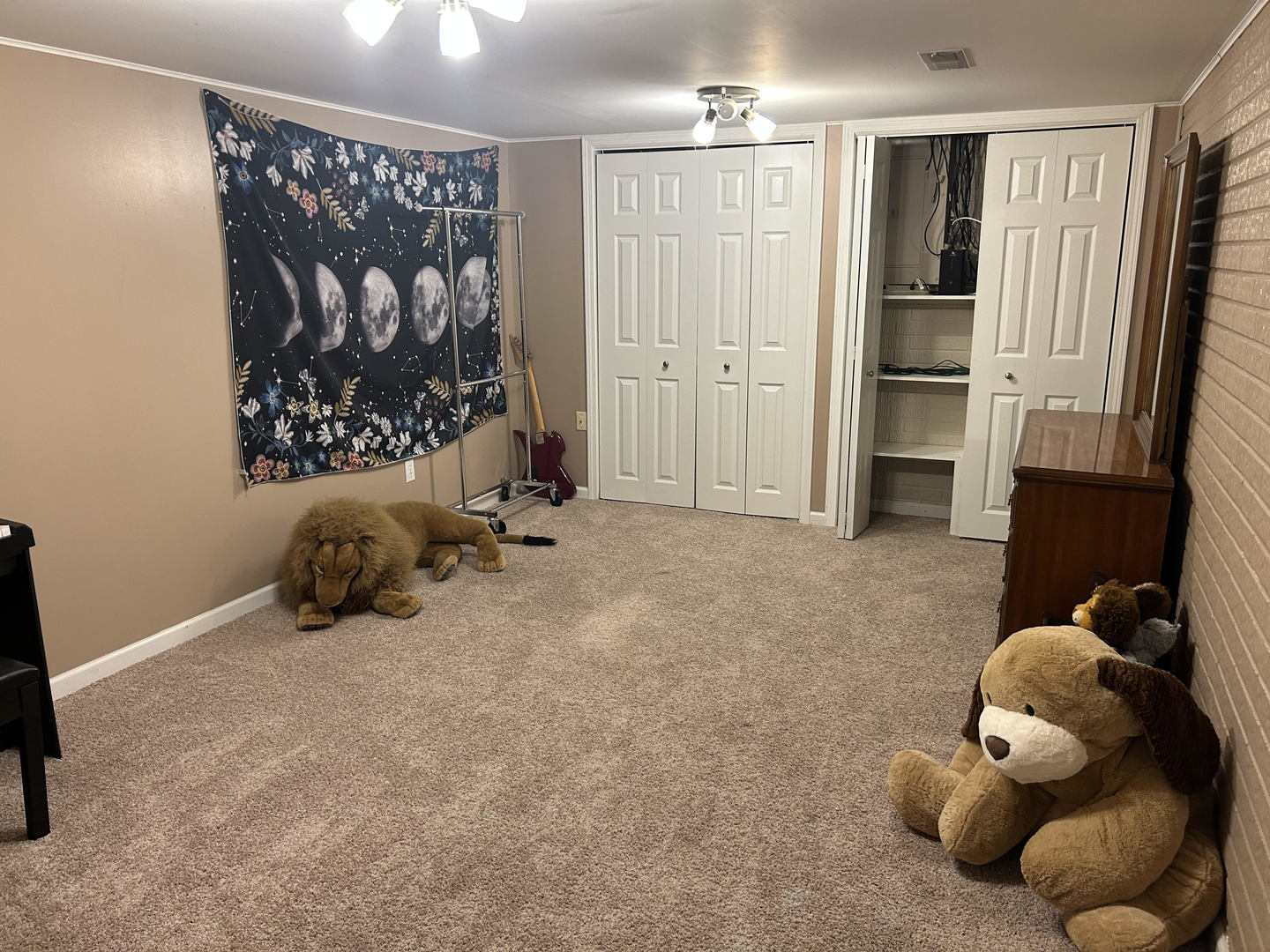 1008 Stuart Drive Heyworth, IL 61745 - Photo 25 of 32 a room with furniture and a large window