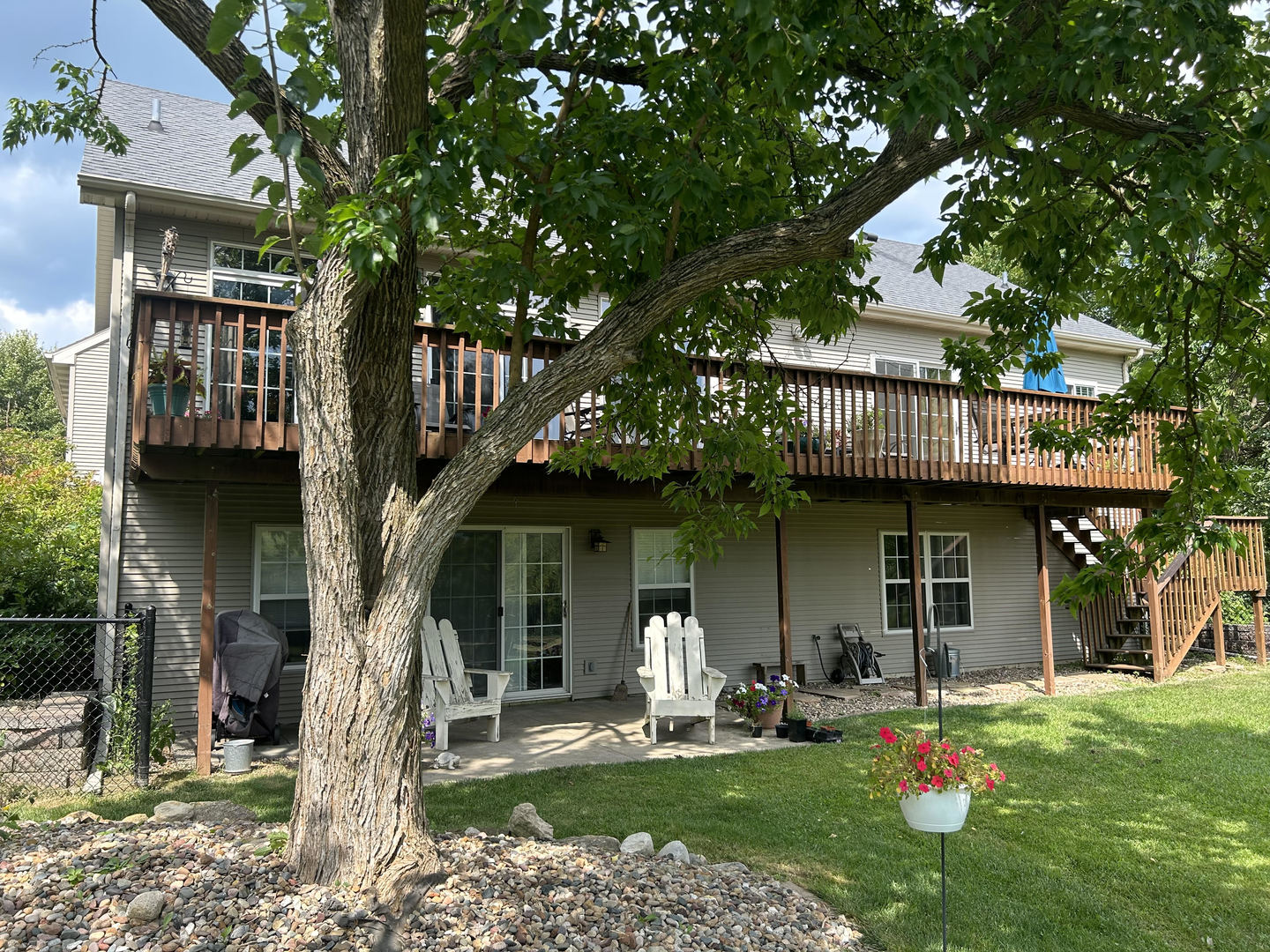 1008 Stuart Drive Heyworth, IL 61745 - Photo 5 of 32 a front view of a house with a yard table and chairs