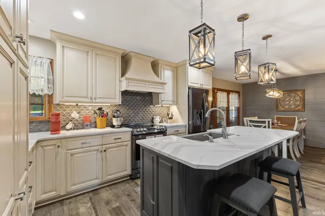 $525,000 | 209 River Drive, Bloomfield, IN 47424