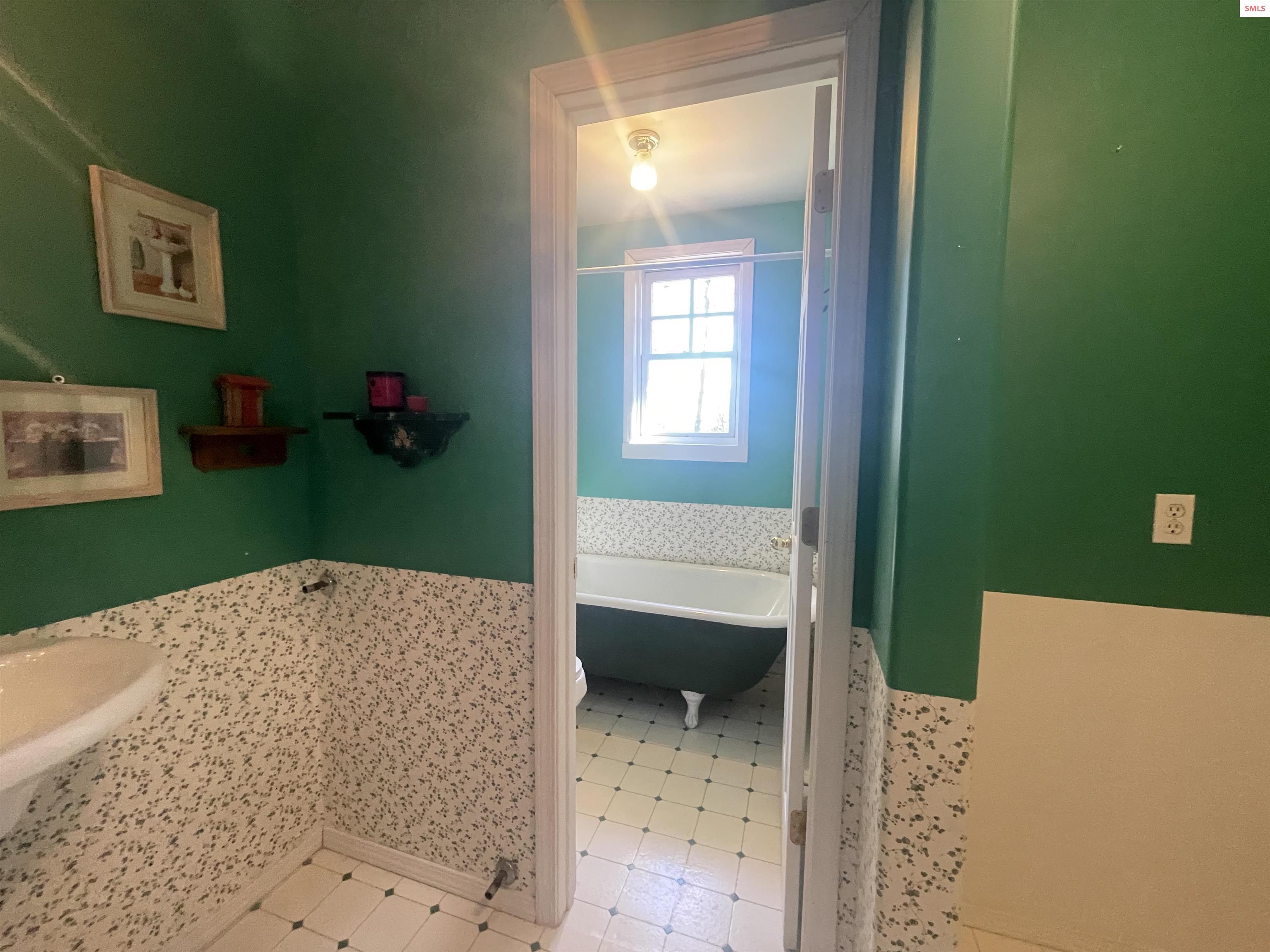 631 Wolverine Road Moyie Springs, ID 83845 - Photo 37 of 87 Claw Foot Tub