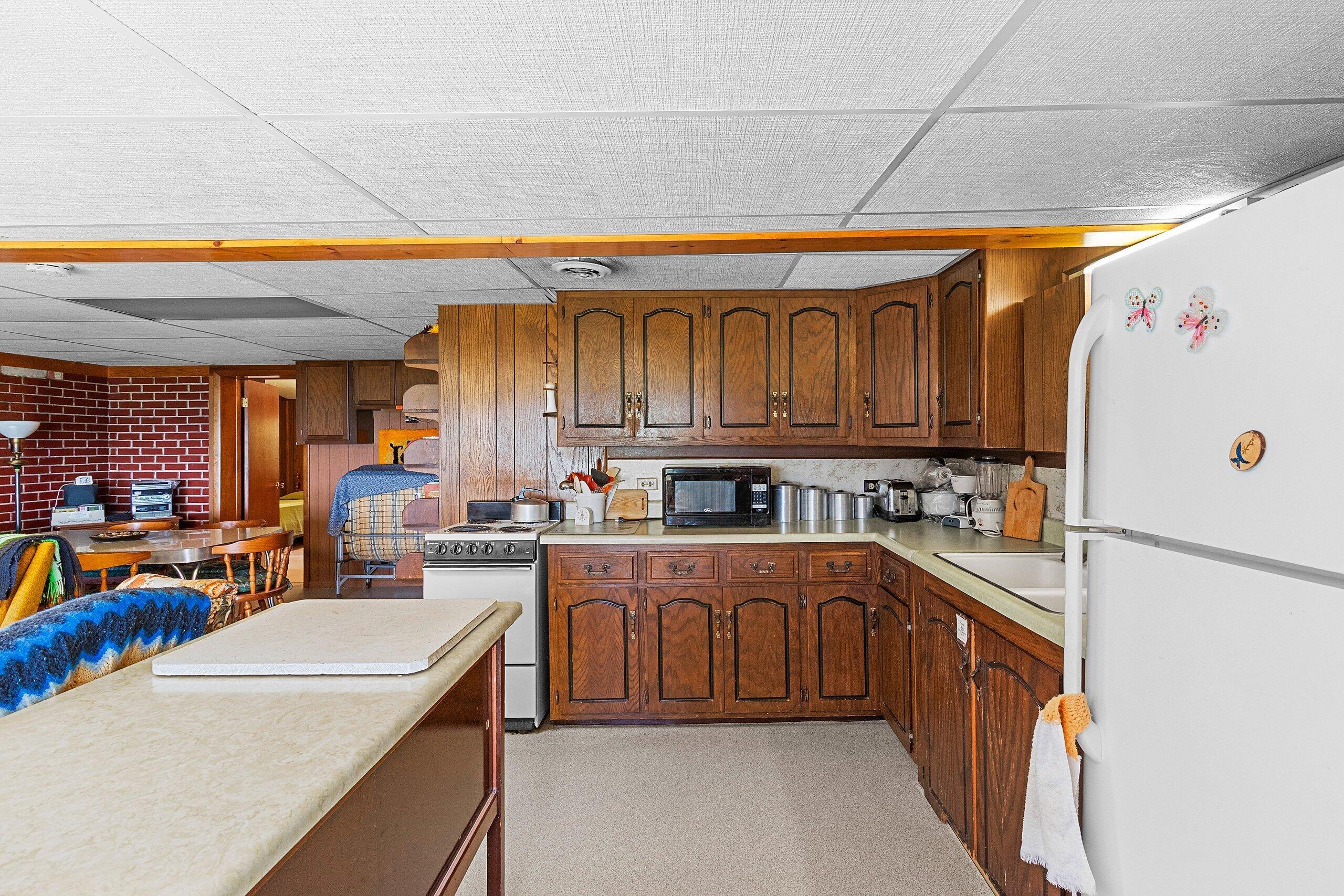 11009 Lake Drive Two Rivers, WI 54241 - Photo 41 of 55 042-11009LakeDrive-TwoRivers-WI-54241-SM