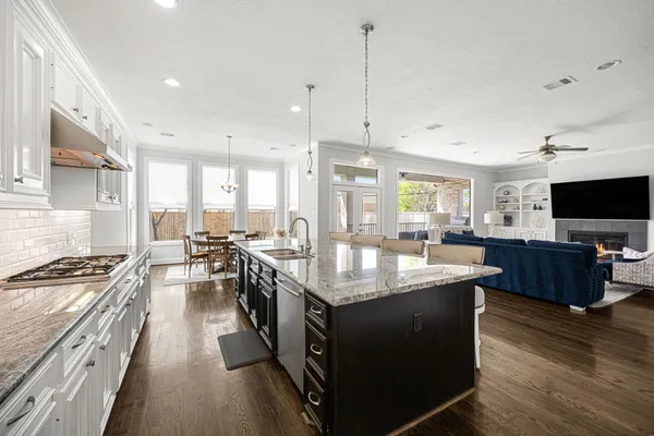 $1,389,000 | 5119 Locust Street, Bellaire, TX 77401