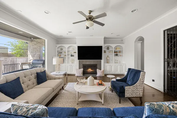 $1,389,000 | 5119 Locust Street, Bellaire, TX 77401