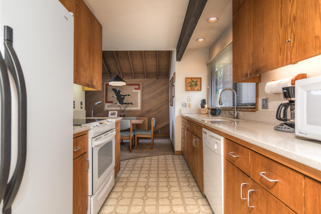 57252 Island Road, Unit A52 Sunriver, OR 97707 - Photo 9 of 28 Island Rd 57252 Meadow House 52 (8 of 31