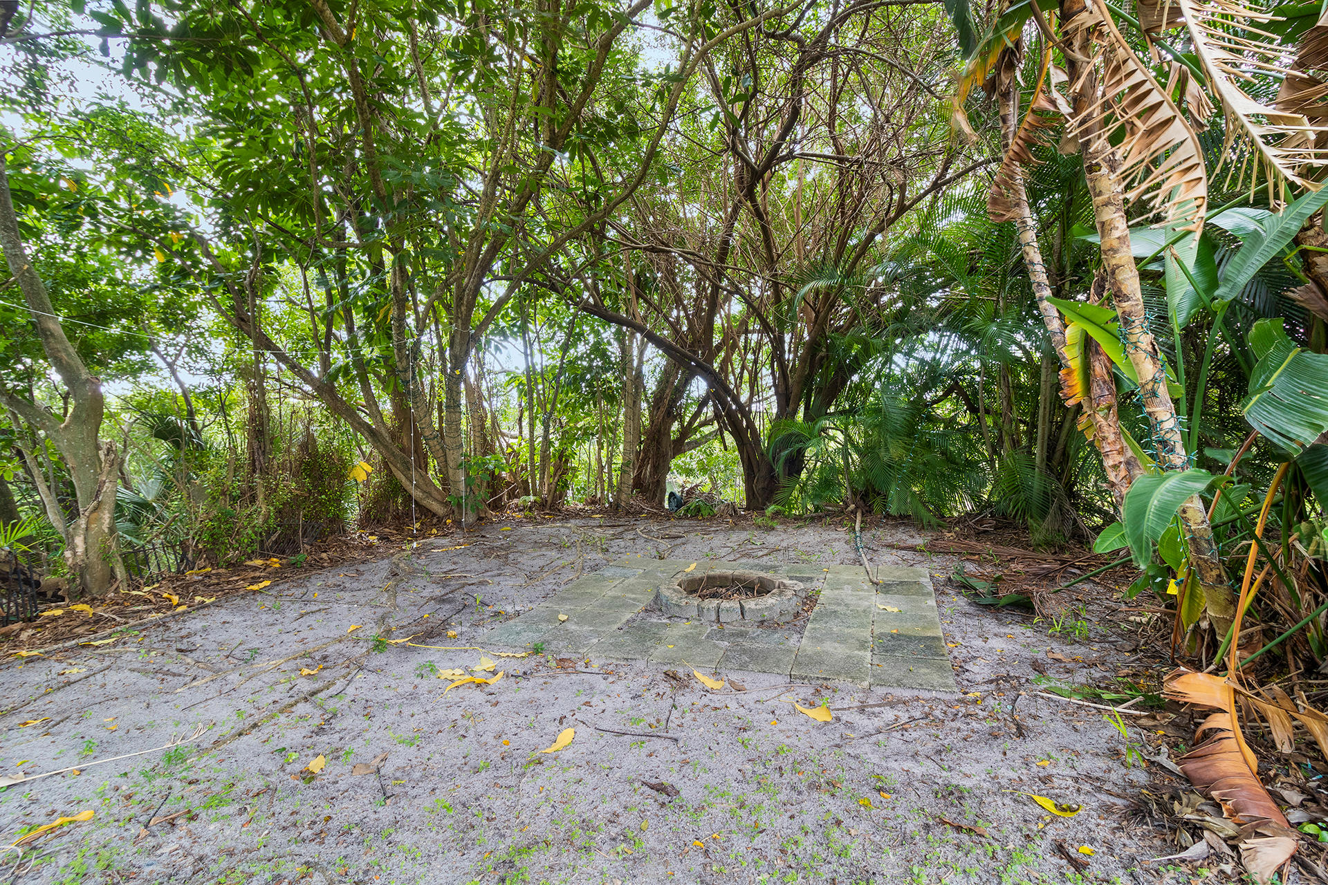 23281 Lago Mar Circle Boca Raton, FL 33433 - Photo 31 of 34 Fire Pit