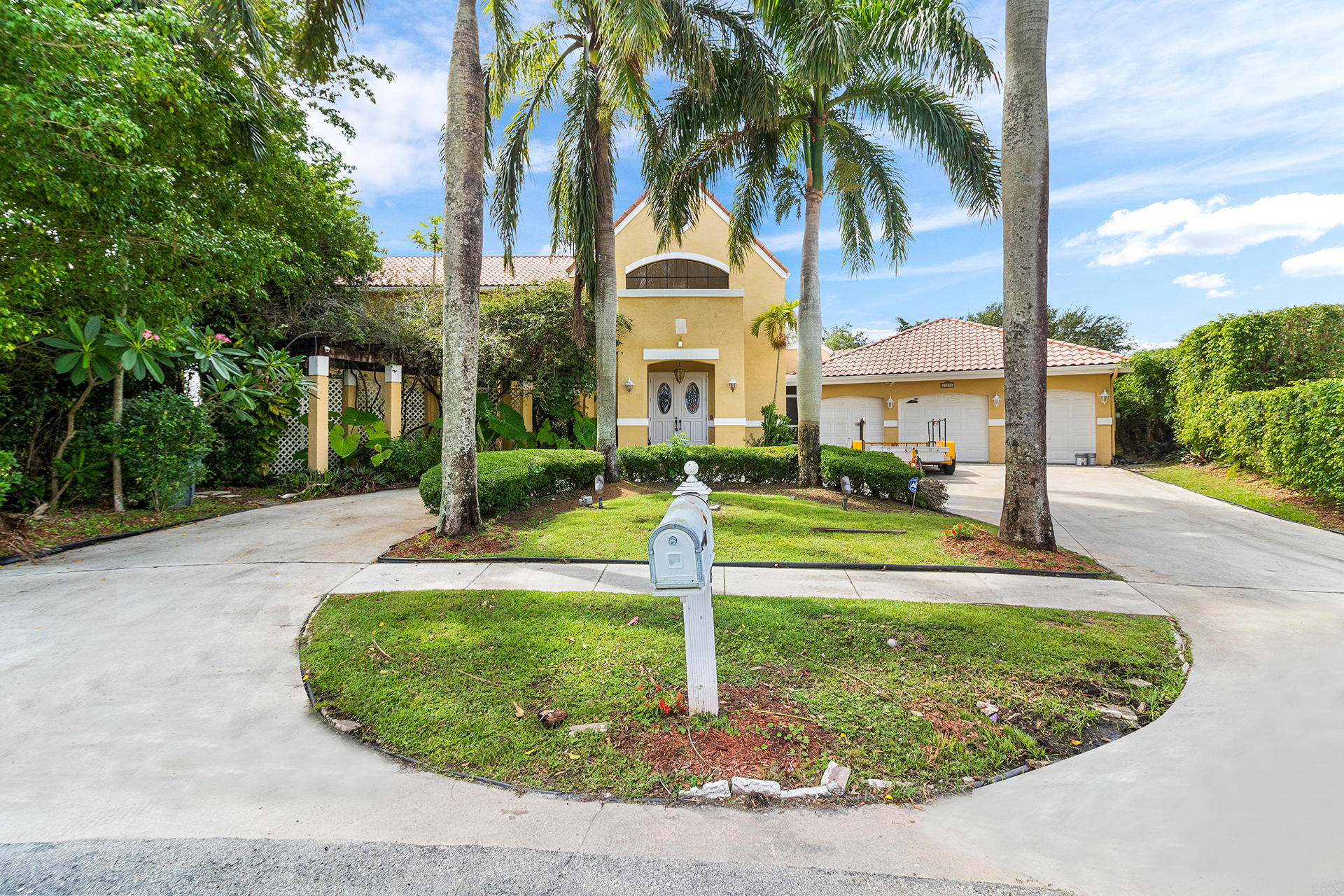 23281 Lago Mar Circle Boca Raton, FL 33433 - Photo 5 of 34 IMG_0760 (1)