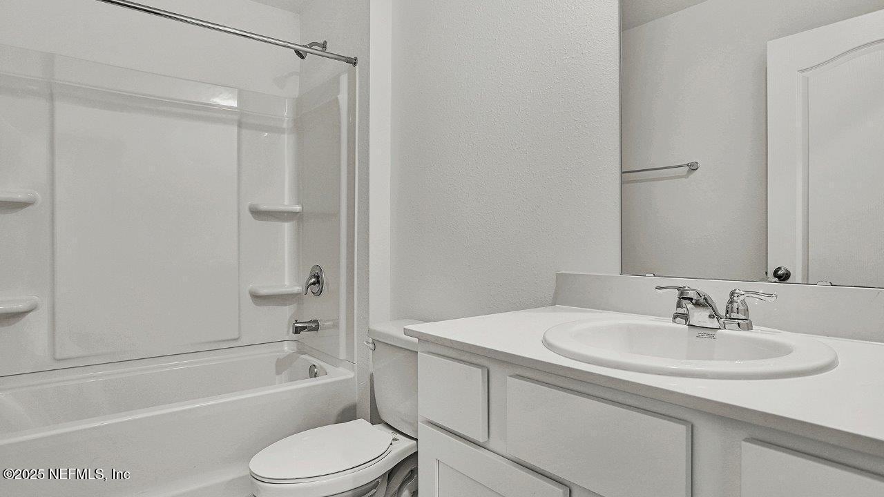 5645 Rustic Thorn Road Jacksonville, FL 32219 - Photo 11 of 45 a bathroom with a sink toilet and a bathtub