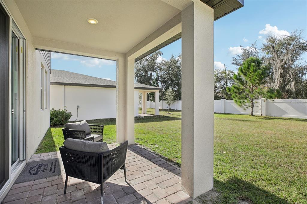 28005 Poppy Court Leesburg, FL 34748 - Photo 46 of 54 a room with garden