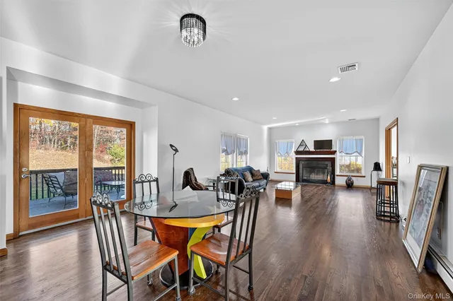 $899,000 | 8 Alloway Crescent, Highland Mills, NY 10930