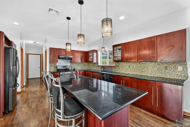 $899,000 | 8 Alloway Crescent, Highland Mills, NY 10930