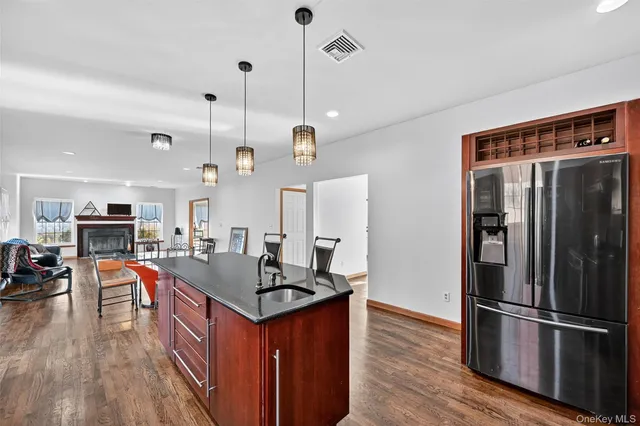 $899,000 | 8 Alloway Crescent, Highland Mills, NY 10930