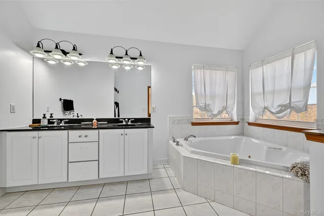 $899,000 | 8 Alloway Crescent, Highland Mills, NY 10930