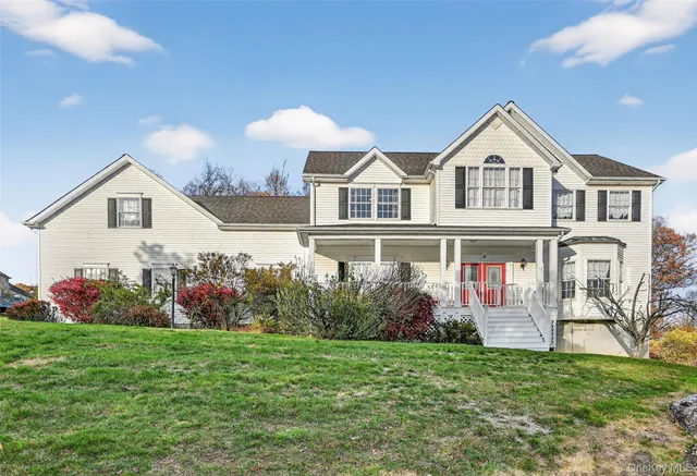 $899,000 | 8 Alloway Crescent, Highland Mills, NY 10930