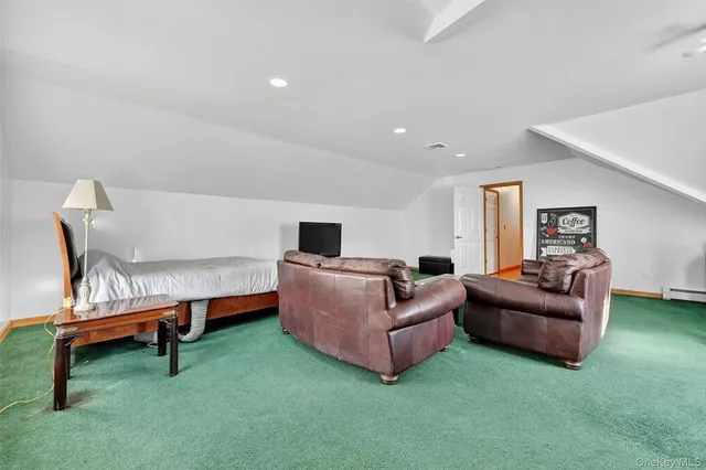 $899,000 | 8 Alloway Crescent, Highland Mills, NY 10930